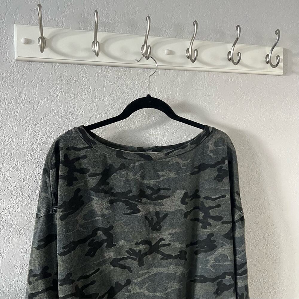 Sundry Camo Off the Shoulder Pull-Over Sweatshirt - Picture 4 of 7